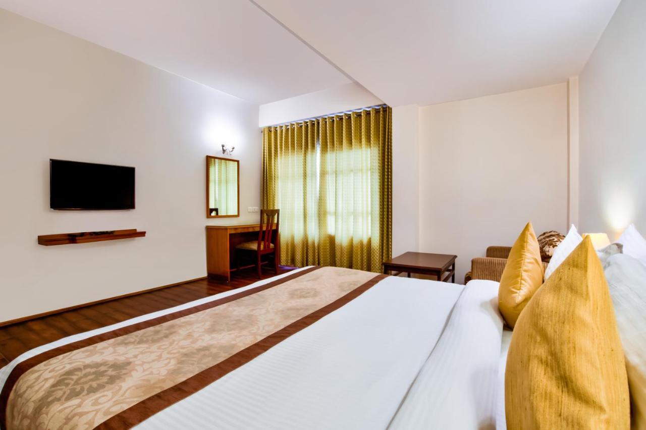 Hotel Summit Ttakshang Residency & Mg Marg 3*